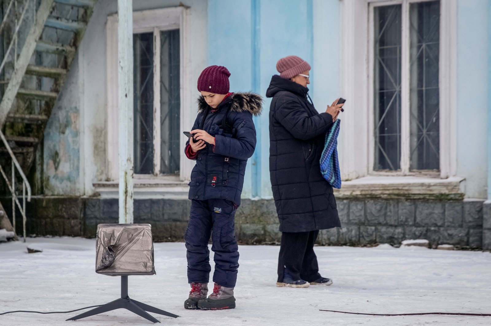 Local residents use a Starlink terminal amid Russia&#039;s attack on Ukraine, in Chasiv Yar, Donetsk region, Ukraine, Jan. 31, 2023. (Reuters Photo)