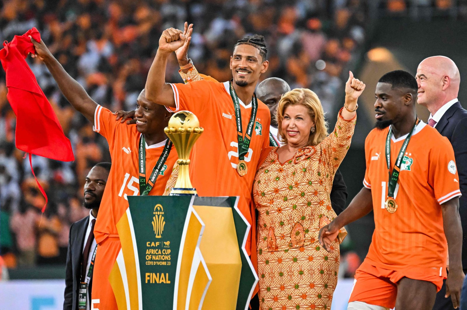 Ivory Coast&#039;s Sebastien Haller (CL) poses with first lady of Ivory Coast Dominique Ouattara (CR) after winning at the end of the AFCON 2023 final against Nigeria at Alassane Ouattara Olympic Stadium in Ebimpe, Abidjan, Ivory Coast, Feb. 11, 2024. (AFP Photo)