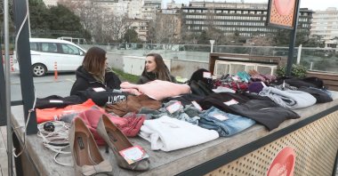 People sell items left by their ex-partners at the booth in Nişantaşı, Istanbul, Türkiye, Feb. 11, 2024. (DHA Photo)