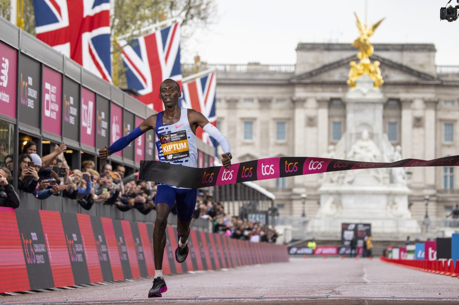 Kenya&#039;s late marathoner Kelvin Kiptum finishes first in the men&#039;s elite race of the London Marathon, London, U.K., April 23, 2023. (EPA Photo)