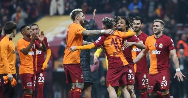 Galatasaray players celebrate their victory during the Turkish Süper Lig match against Fatih Karagumruk at Rams Park, Istanbul, Türkiye, Dec. 20, 2023. (Getty Images Photo)