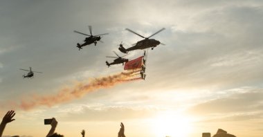 Turkish Atak police helicopters and special forces during the celebrations of liberation day of Izmir, western Türkiye, Sept. 9, 2021. (Shutterstock Photo)