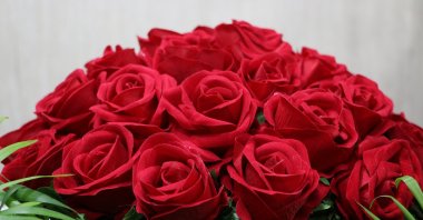 A red rose bouquet is prepared on Valentines Day, Diyarbakır, Türkiye, Feb. 14, 2024. (IHA Photo)