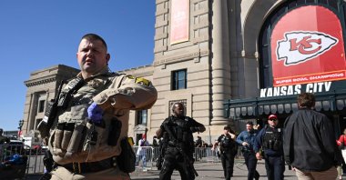 Police respond after shots were fired near the Kansas City Chiefs' Super Bowl LVIII victory parade in Kansas City, Missouri on Feb. 14, 2024. (AFP Photo)