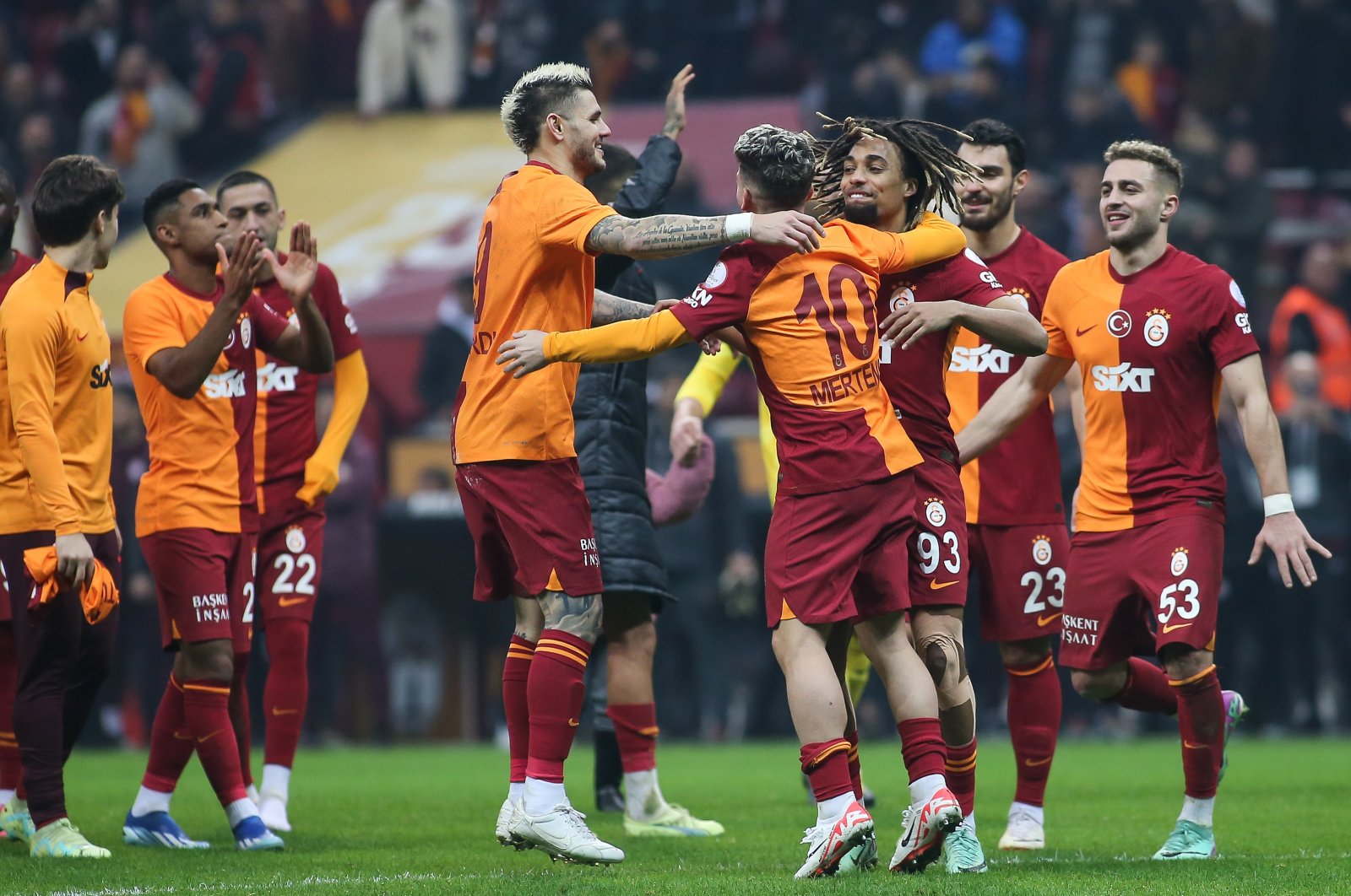 Galatasaray players celebrate their victory during the Turkish Süper Lig match against Fatih Karagumruk at Rams Park, Istanbul, Türkiye, Dec. 20, 2023. (Getty Images Photo)