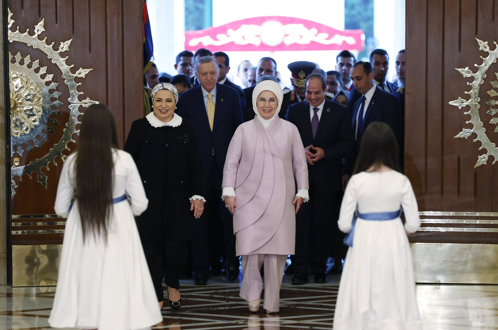 First lady Emine Erdoğan and Egyptian first lady Entissar Amer attend the official welcome ceremony in Cairo, Feb. 14, 2024. (AA Photo)
