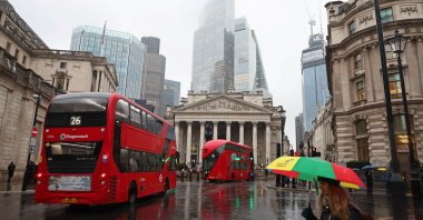 Commuters cross the street during rush hour near the Bank of England (BoE), London, Britain, Feb. 8, 2024. (Reuters Photo)