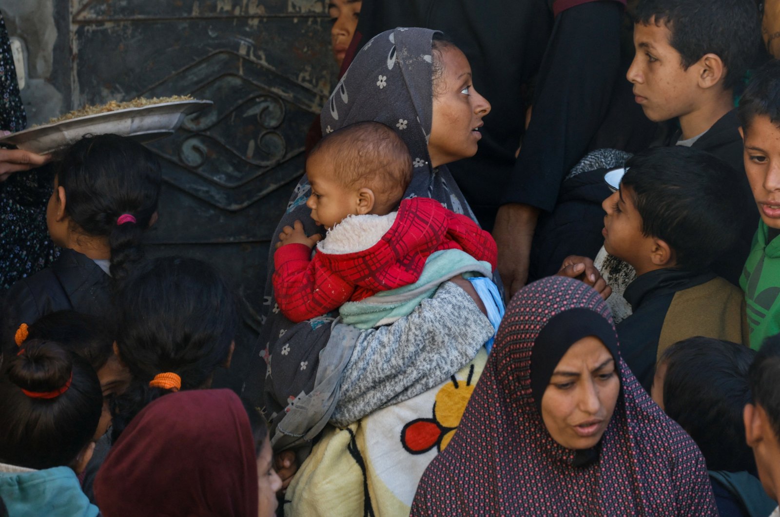 Palestinian women and children wait to receive food, in Rafah, southern Gaza Strip, Palestine, Feb. 15, 2024. (Reuters Photo)