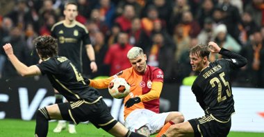 Mauro Icardi (C) of Galatasaray in action during the UEFA Europa League knock-out round playoffs, 1st leg match against Sparta Prague, Istanbul, Türkiye, Feb. 15, 2024. (AA Photo)