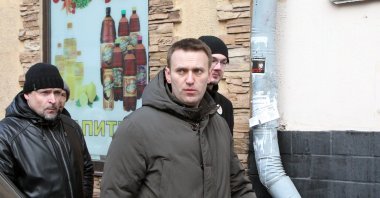 Russian opposition leader Alexei Navalny stands outside of Zamoskvoretsky District Court during a protest rally, Moscow, Russia, Feb. 21, 2014. (Getty Images Photo)