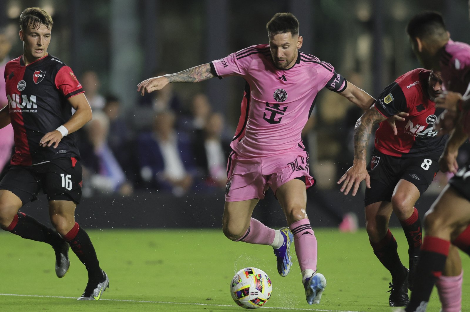 Inter Miami&#039;s Lionel Messi (C) dribbles the ball past Newell&#039;s Old Boys players during the first half at DRV PNK Stadium, U.S., Feb. 15, 2024. (Reuters Photo)