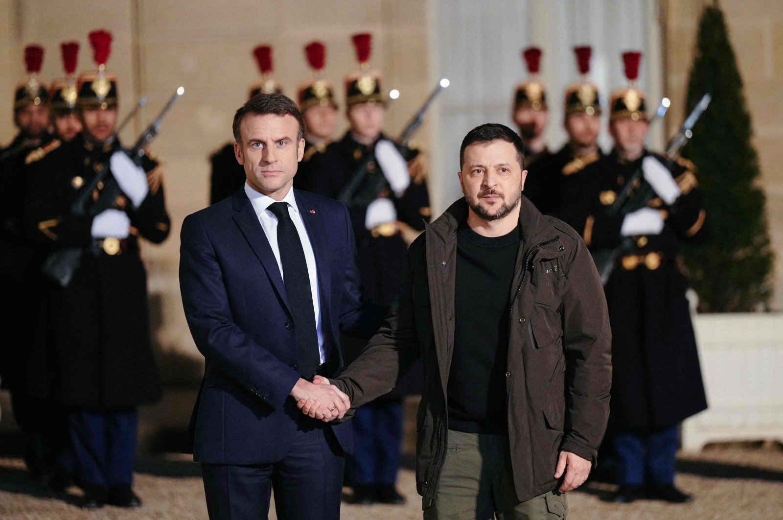 France&#039;s President Emmanuel Macron (L) shakes hands with Ukraine&#039;s President Volodymyr Zelenskyy (R) upon his arrival at the presidential Elysee palace in Paris, Feb. 16, 2024. (AFP Photo)