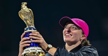 Poland's Iga Swiatek poses with the Qatar Open trophy in Doha, Qatar, Feb. 17, 2024. (EPA Photo)