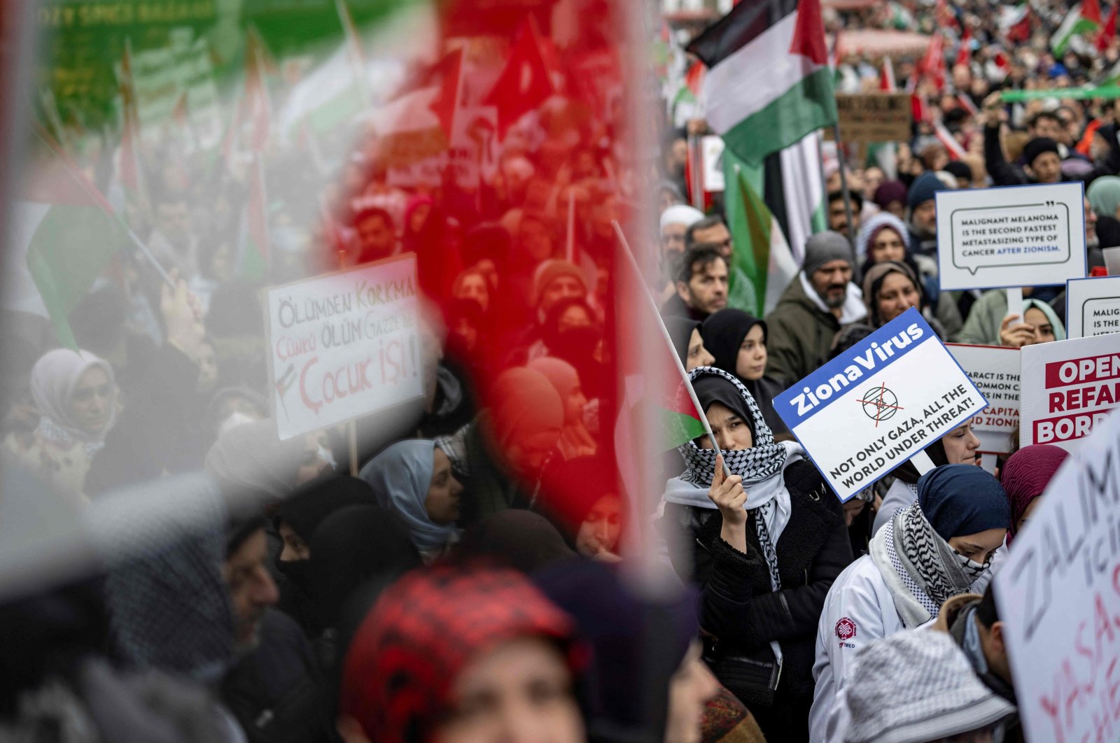 Pro-Palestinian activists and supporters wave flags and carry placards during a National March for Palestine in Istanbul, Türkiye, Feb. 17, 2024. (AFP Photo)