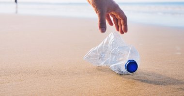 Ensuring access to drinkable tap water and investing in a comprehensive waste management infrastructure are crucial steps advocated by Sedat Gündoğdu to combat plastic pollution at both individual and governmental levels. (Getty Images Photo)
