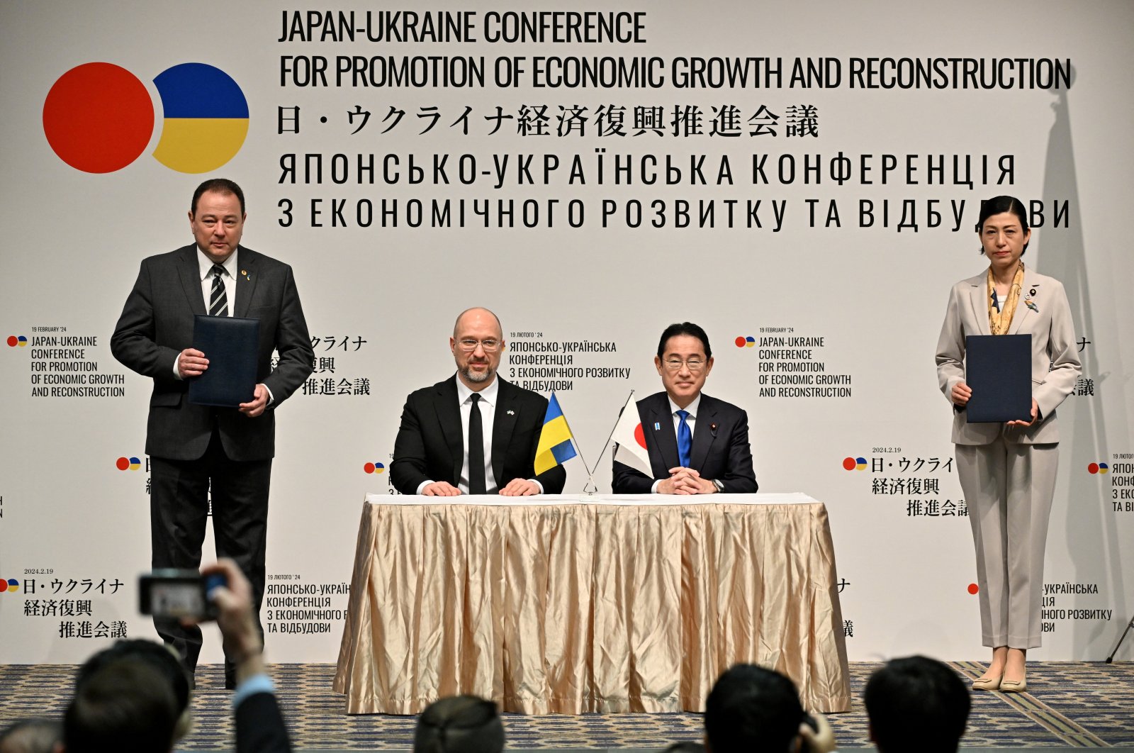 Ukraine&#039;s Prime Minister Denys Shmyhal and Japanese Prime Minister Fumio Kishida attend a memorandum of cooperation exchange ceremony during the Japan-Ukraine Conference for Promotion of Economic Growth and Reconstruction, in Tokyo, Japan, Feb. 19, 2024. (Reuters Photo)