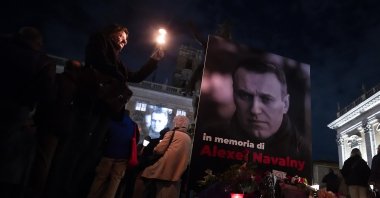 People pay their respects as they attend a procession in memory of Russian opposition leader Alexei Navalny, Rome, Italy, Feb. 19, 2024. (EPA Photo)