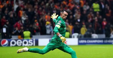 Galatasaray's goalkeeper Fernando Muslera in action during the match against Manchester United at the RAMS Park, Istanbul, Türkiye, Nov. 29, 2023. (Getty Images Photo)