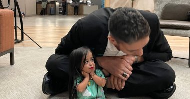 Sultan Kösen, the world&#039;s tallest man from Türkiye, and Jyoti Amge, the world&#039;s shortest woman from India, met in Irvine, California. (AA Photo)