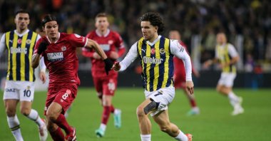 Fenerbahçe's Ferdi Kadıoğlu (R) runs with the ball during the Turkish Süper Lig match against Sivasspor at Ülker Stadium, Istanbul, Türkiye, Dec. 4, 2023.. (Getty Images Photo)