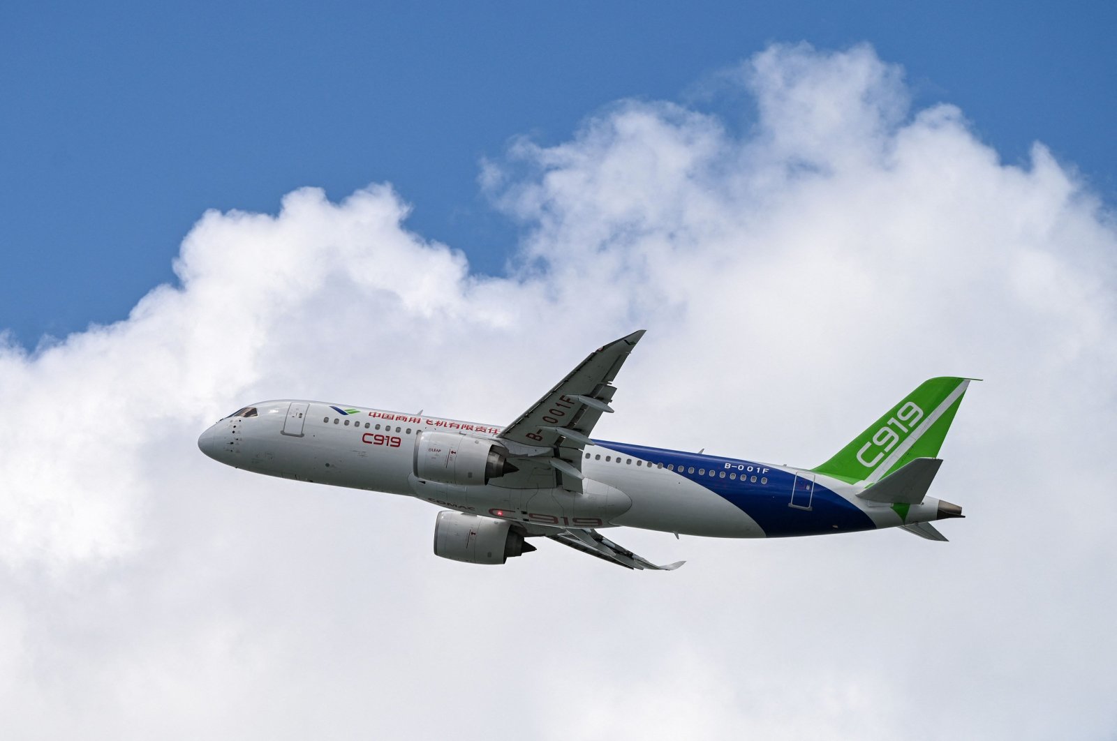 China&#039;s COMAC C919 airplane flies past during the Singapore Airshow, Singapore, Feb. 20, 2024. (AFP Photo)