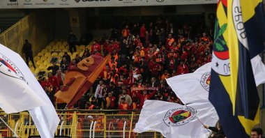 Fenerbahçe and Galatasaray fans during the Turkish Süper Lig match at Ülker Stadium, Istanbul, Türkiye, Dec. 24, 2023. (Getty Images Photo)