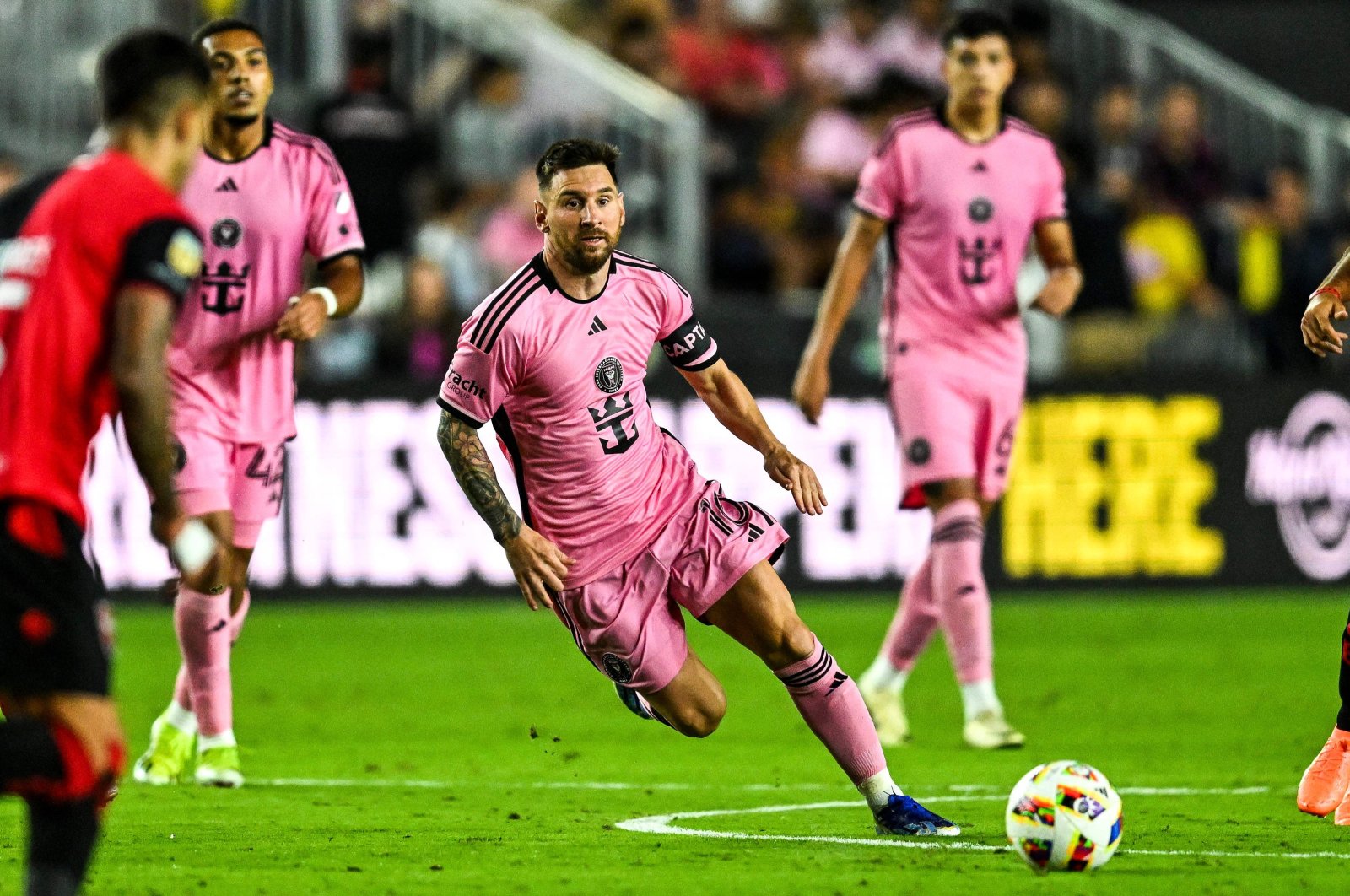 Inter Miami&#039;s Lionel Messi (C) plays during the international friendly match against Newell&#039;s Old Boys at DRV PNK Stadium, Fort Lauderdale, Florida, U.S., Feb. 15, 2024. (AFP Photo)
