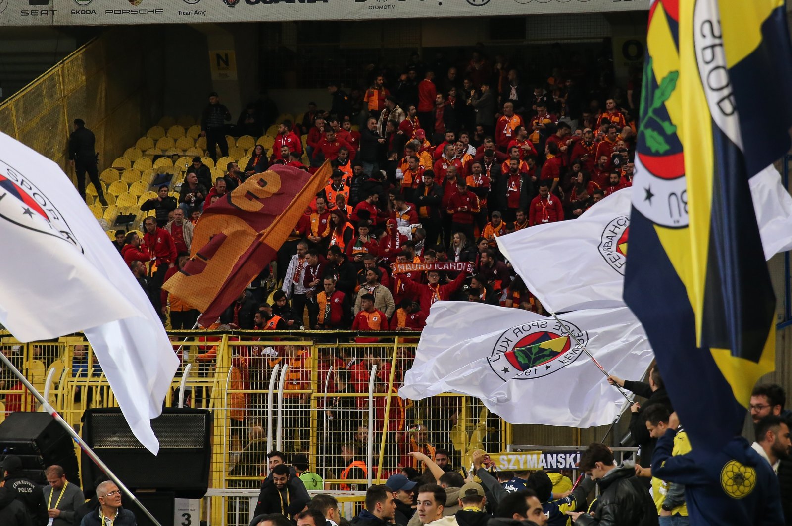 Fenerbahçe and Galatasaray fans during the Turkish Süper Lig match at Ülker Stadium, Istanbul, Türkiye, Dec. 24, 2023. (Getty Images Photo)