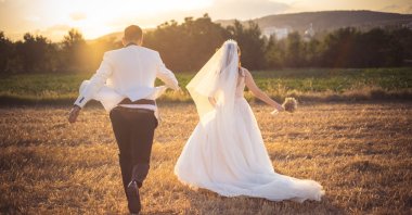 A beautiful young bride and groom pose for their wedding picture in the suburbs of Istanbul, Türkiye, Feb. 22, 2024. (Getty Images)