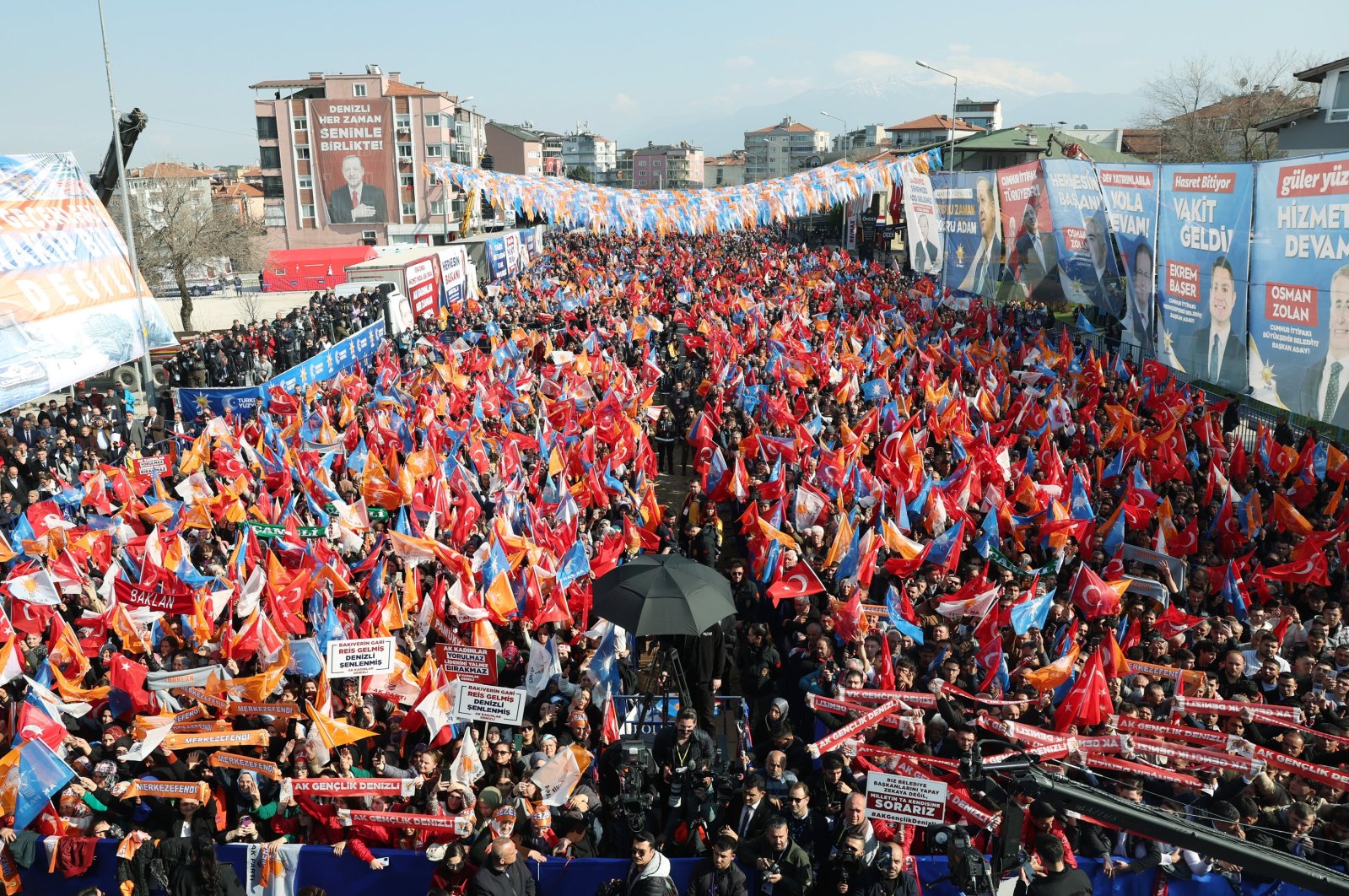 A crowd waits for President Recep Tayyip Erdoğan for a campaign rally, Denizli, western Türkiye, Feb. 22, 2024. (AA Photo)
