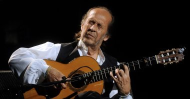 Spanish guitarist Paco de Lucia performs on stage during the 37th Jazz Festival of Vitoria in the Basque city of Vitoria, Spain, July 20, 2013. (AFP Photo)