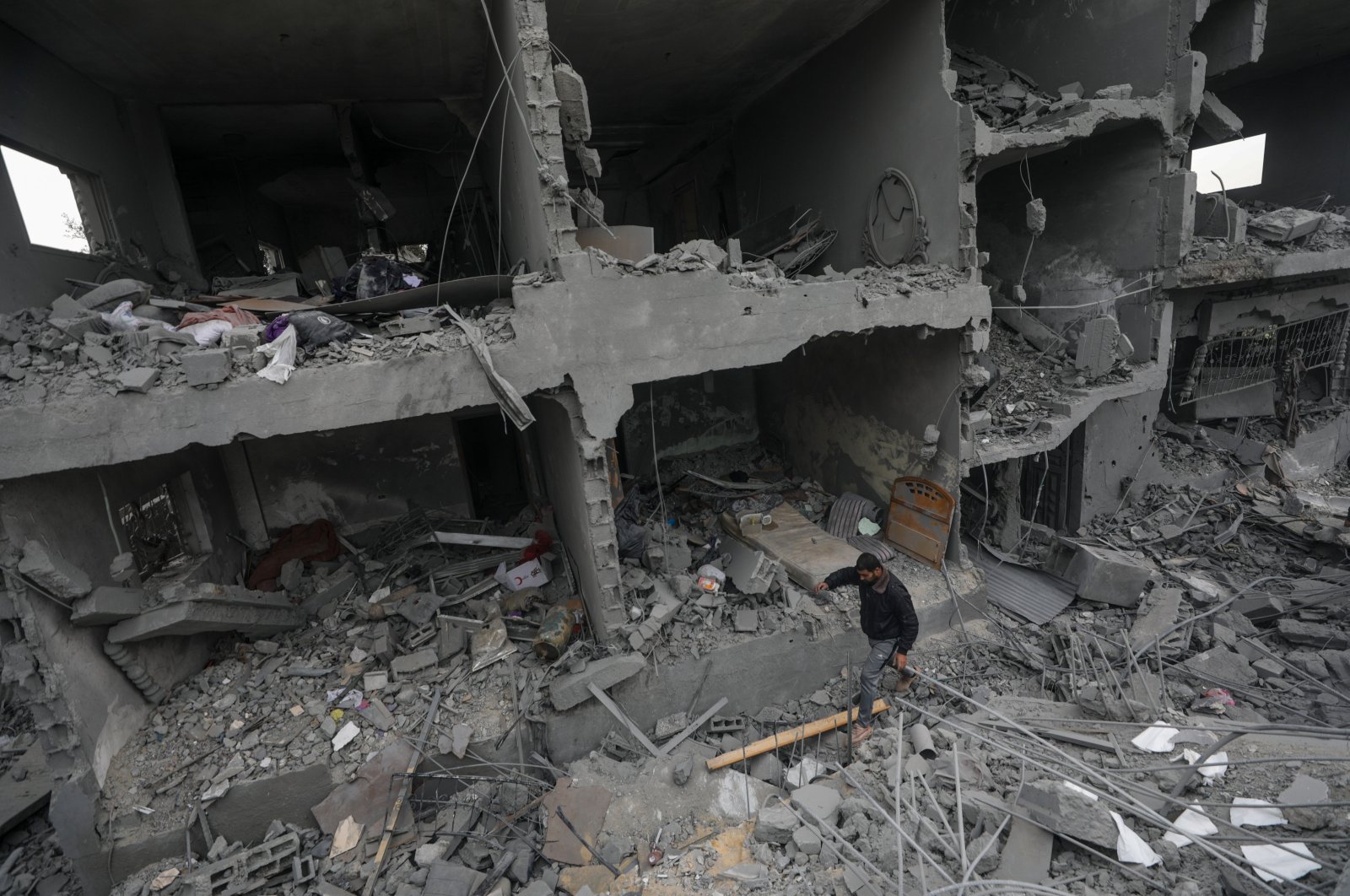 Israeli strikes on central Gaza family homes kill 40 Palestinians ...