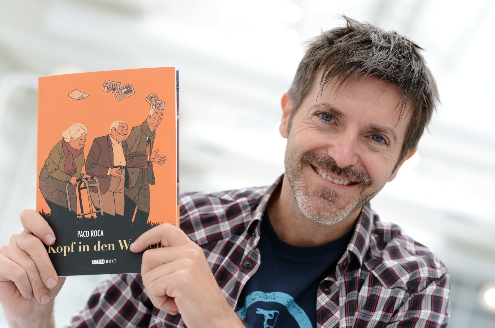 Spanish illustrator Paco Roca poses at the 65. Frankfurt Book Fair in Frankfurt Main, Germany, Oct. 11, 2013. (Getty Images Photo)