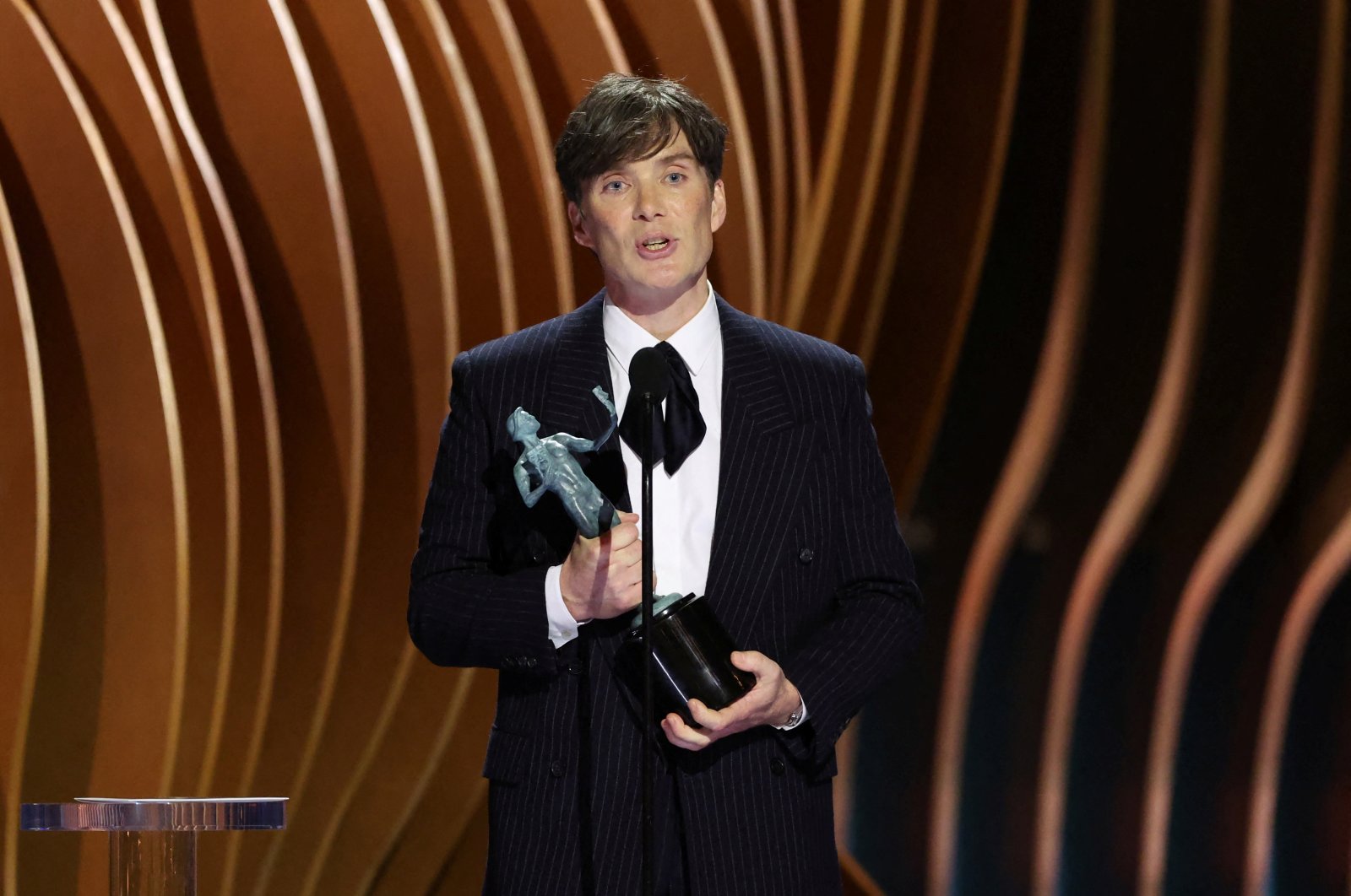 Cillian Murphy receives the award for Best Male Actor in a Leading Role for &quot;Oppenheimer&quot; during the 30th Screen Actors Guild Awards, in Los Angeles, California, U.S., Feb. 24, 2024. (Reuters Photo)