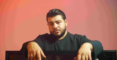 Ahiyan, credited with writing all the lyrics on the album, collaborated with accomplished producers and sound engineers such as Osmancello, Furkan Gülfidan, Tawana and Jagerstereo. (Photo courtesy of Ahiyan)