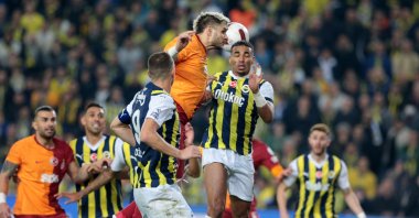 Galatasaray&#039;s Mauro Icardi (C) in action during the Süper Lig match against Fenerbahçe at Ülker Stadium, Istanbul, Türkiye, Dec. 24, 2023. (Getty Images Photo)