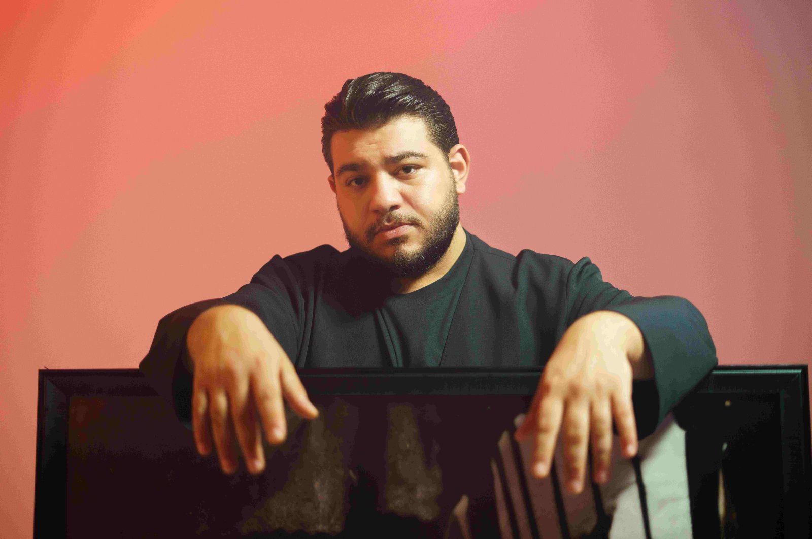Ahiyan, credited with writing all the lyrics on the album, collaborated with accomplished producers and sound engineers such as Osmancello, Furkan Gülfidan, Tawana and Jagerstereo. (Photo courtesy of Ahiyan)