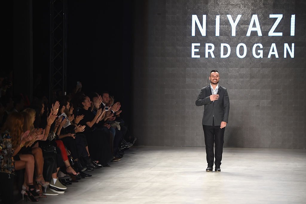 Niyazi Erdogan receives applause at his show during Mercedes Benz Fashion Week, Istanbul, Türkiye, Oct. 13, 2014. (Getty Images Photo)