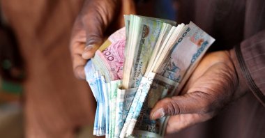 A man counts Nigerian naira notes in a marketplace in Yola, Nigeria, Feb. 22, 2023. (Reuters Photo)