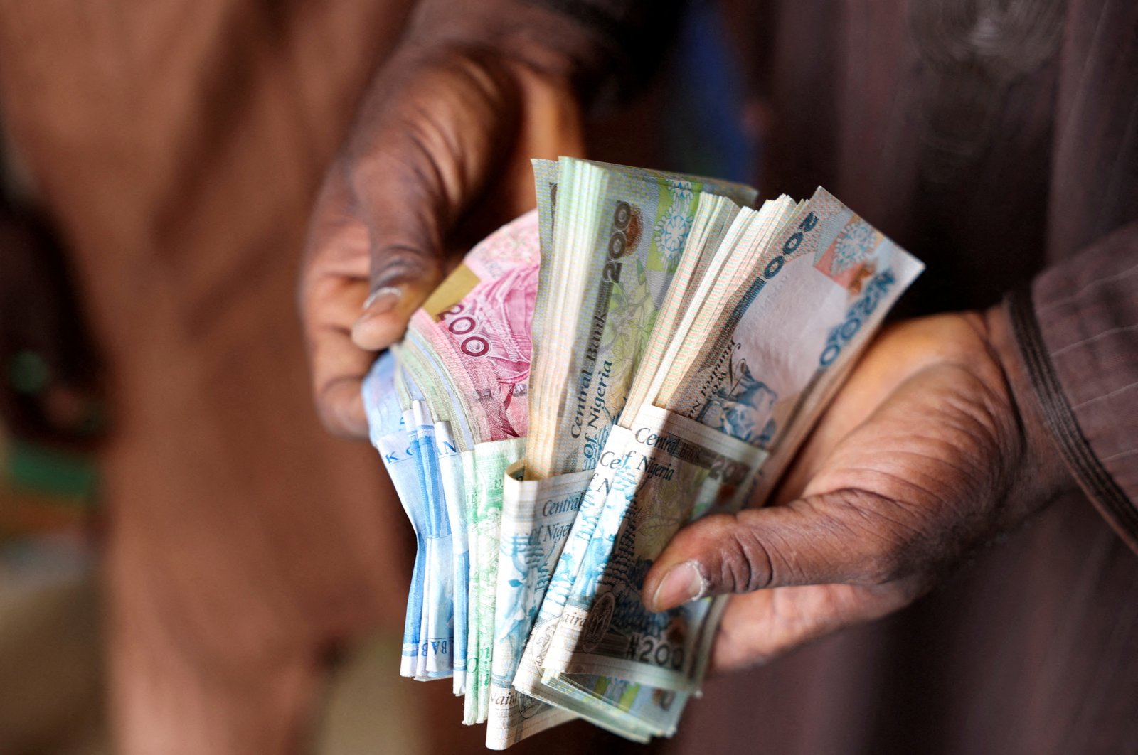 A man counts Nigerian naira notes in a marketplace in Yola, Nigeria, Feb. 22, 2023. (Reuters Photo)