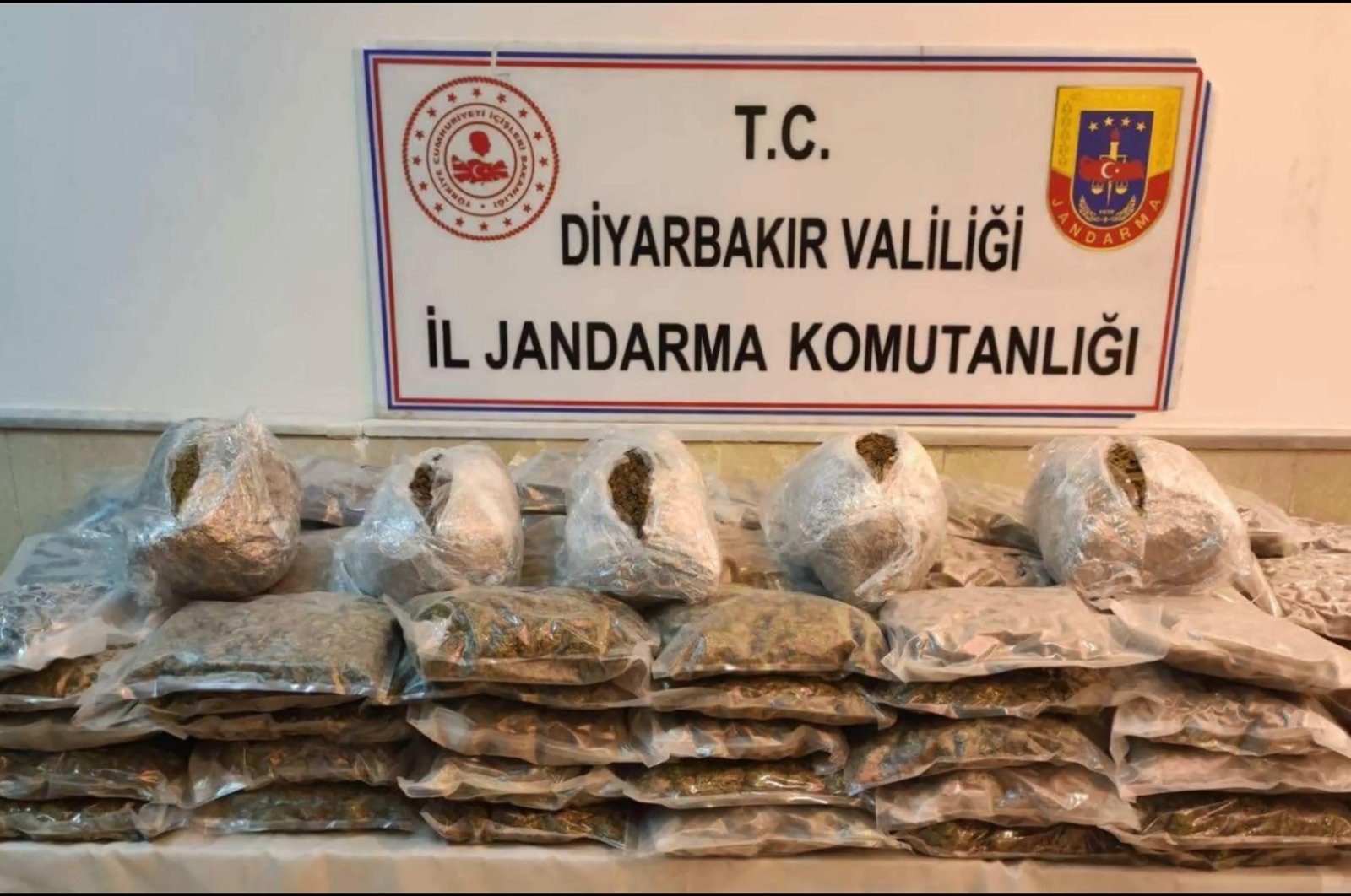 Some of the 881 kilograms (1,942.27 pounds) of drugs seized in anti-narcotics operations in 15 different provinces of Türkiye, Diyarbakir, Türkiye, Feb. 28, 2024. (DHA Photo)