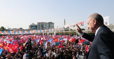 President Recep Tayyip Erdoğan greets the crowd in Aydın, western Türkiye, Feb. 29, 2024. (AA Photo)