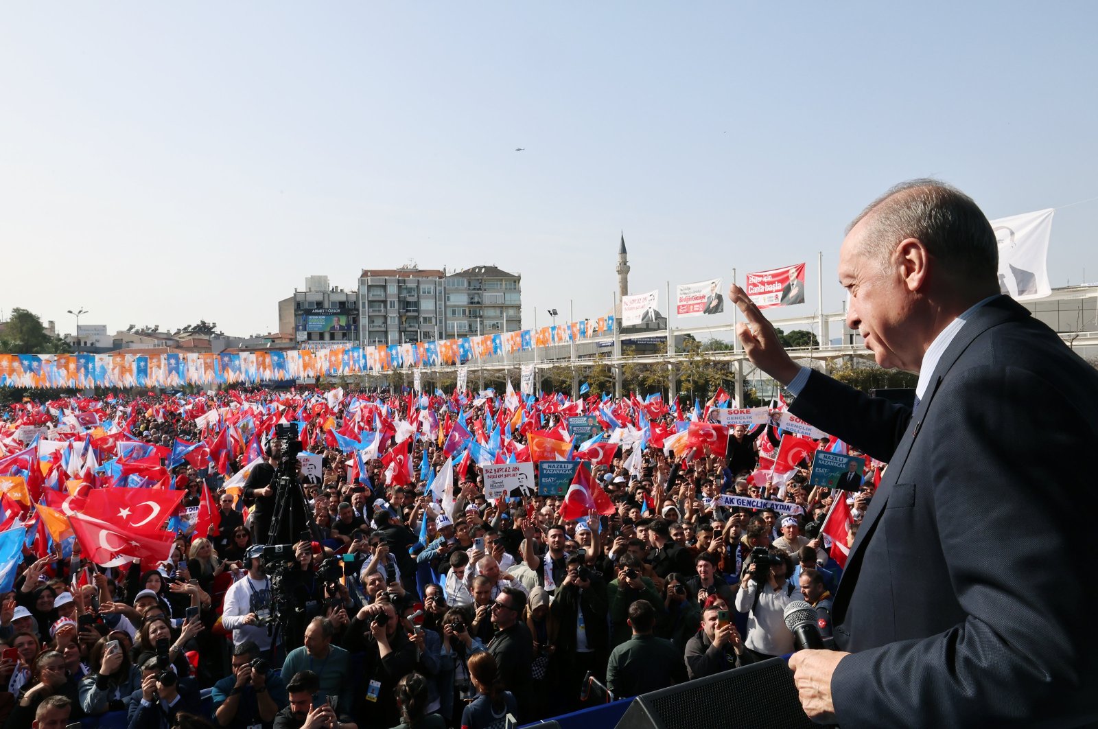 President Recep Tayyip Erdoğan greets the crowd in Aydın, western Türkiye, Feb. 29, 2024. (AA Photo)