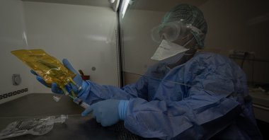 A scientist conducts research at the Phase 1 Clinical Research Center, Gazi University, Ankara, Türkiye, March 4, 2023. (AA Photo)