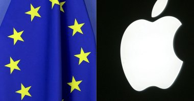 This combination of file photos shows the European Union flag (L) at the European Commission building, Brussels, Belgium, April 23, 2021, and the logo of the U.S. Apple computer group, Paris, France, Sept. 20, 2005. (AFP Photo)