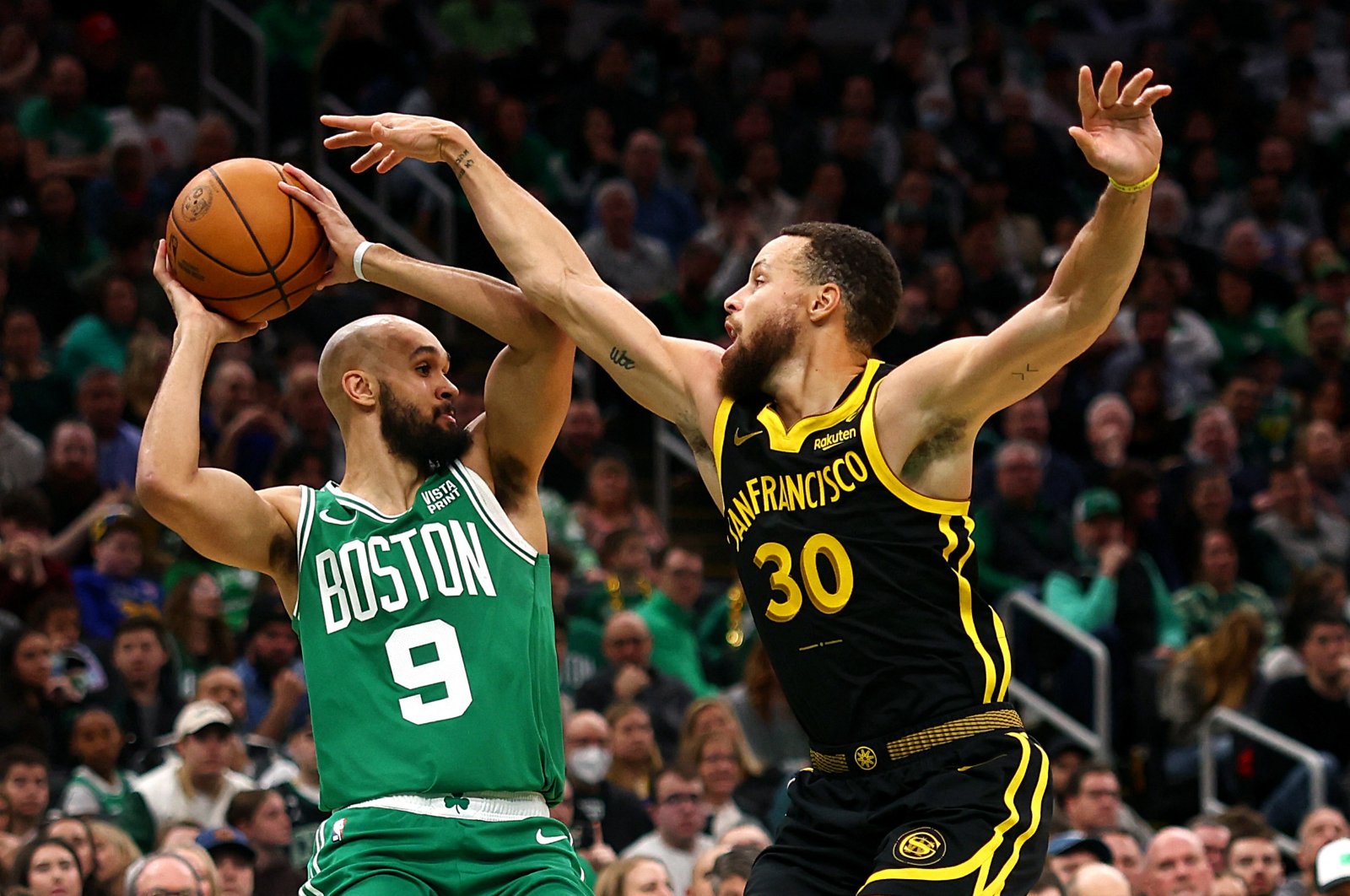 Boston Celtics&#039; Derrick White (L) looks to pass around Golden State Warriors&#039; Stephen Curry during the second quarter at TD Garden, Boston, U.S., March 3, 2024. (AFP Photo)