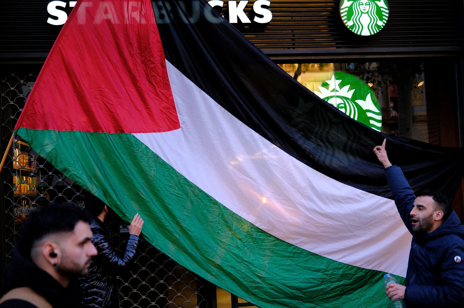 Starbucks to reportedly cut over 2,000 Mideast jobs amid boycott