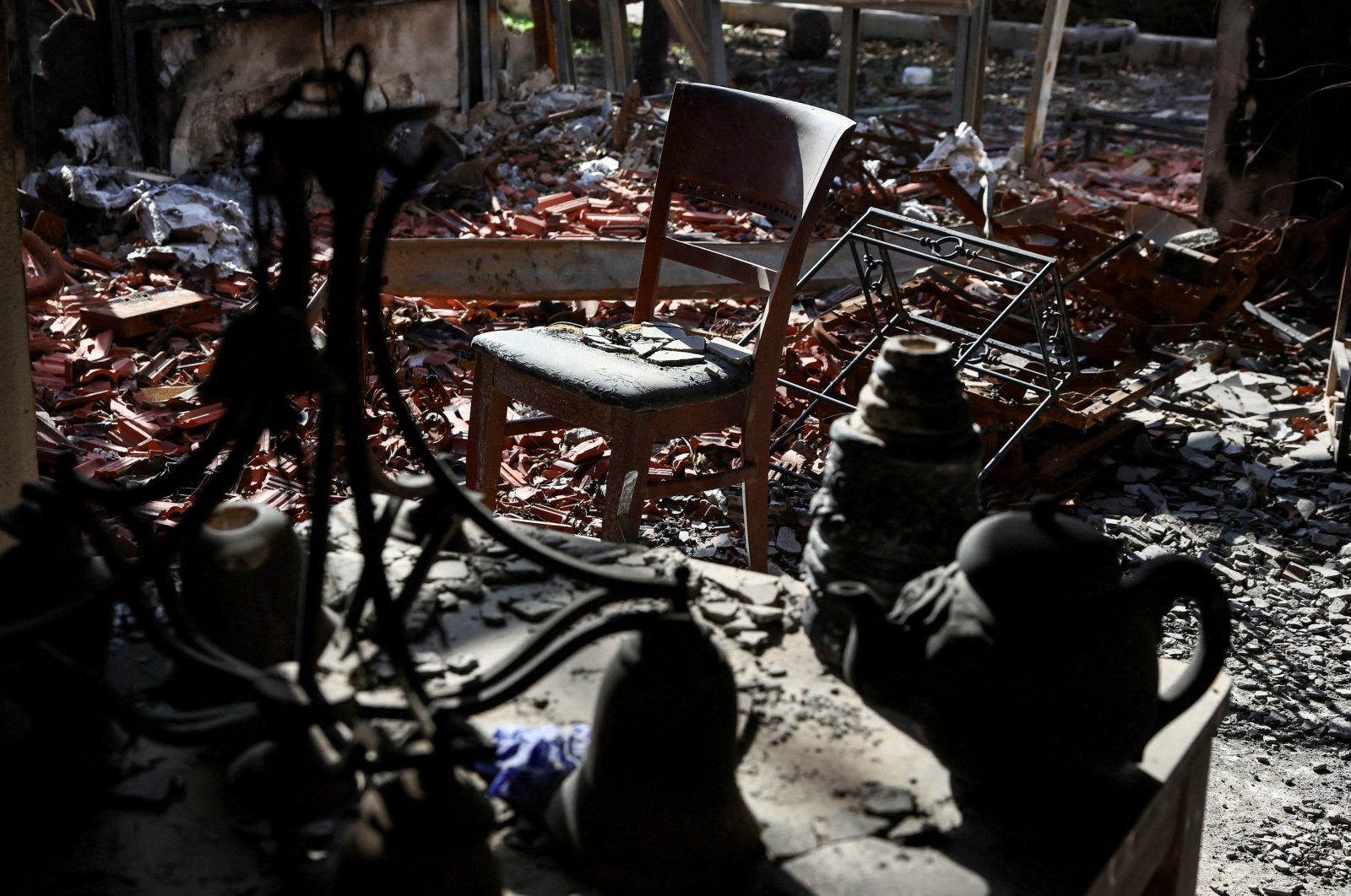 A chair sits among debris at a burnt house that has been abandoned for two months after the deadly Oct. 7 attack, in Kibbutz Beeri, southern Israel, Dec. 7, 2023. (Reuters File Photo)