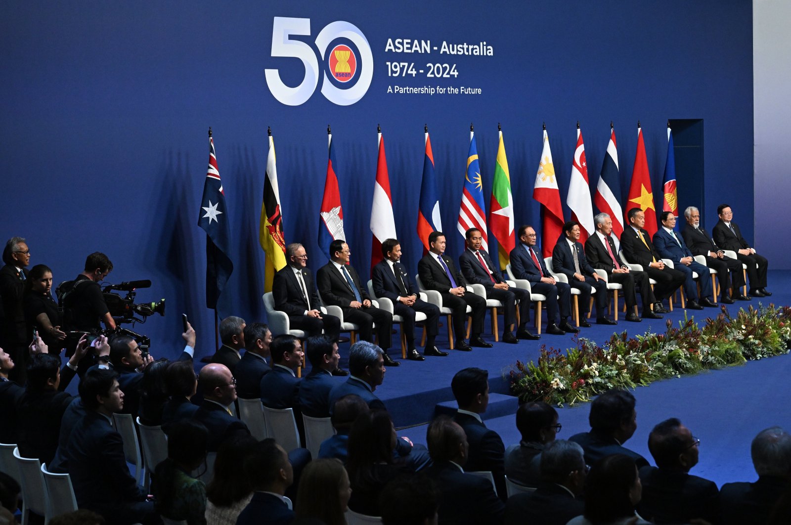(From L-R) Australian Prime Minister Anthony Albanese and ASEAN leaders are seen following the family photo at the 2024 ASEAN-Australia Special Summit in Melbourne, Australia, March 5, 2024. (EPA Photo)