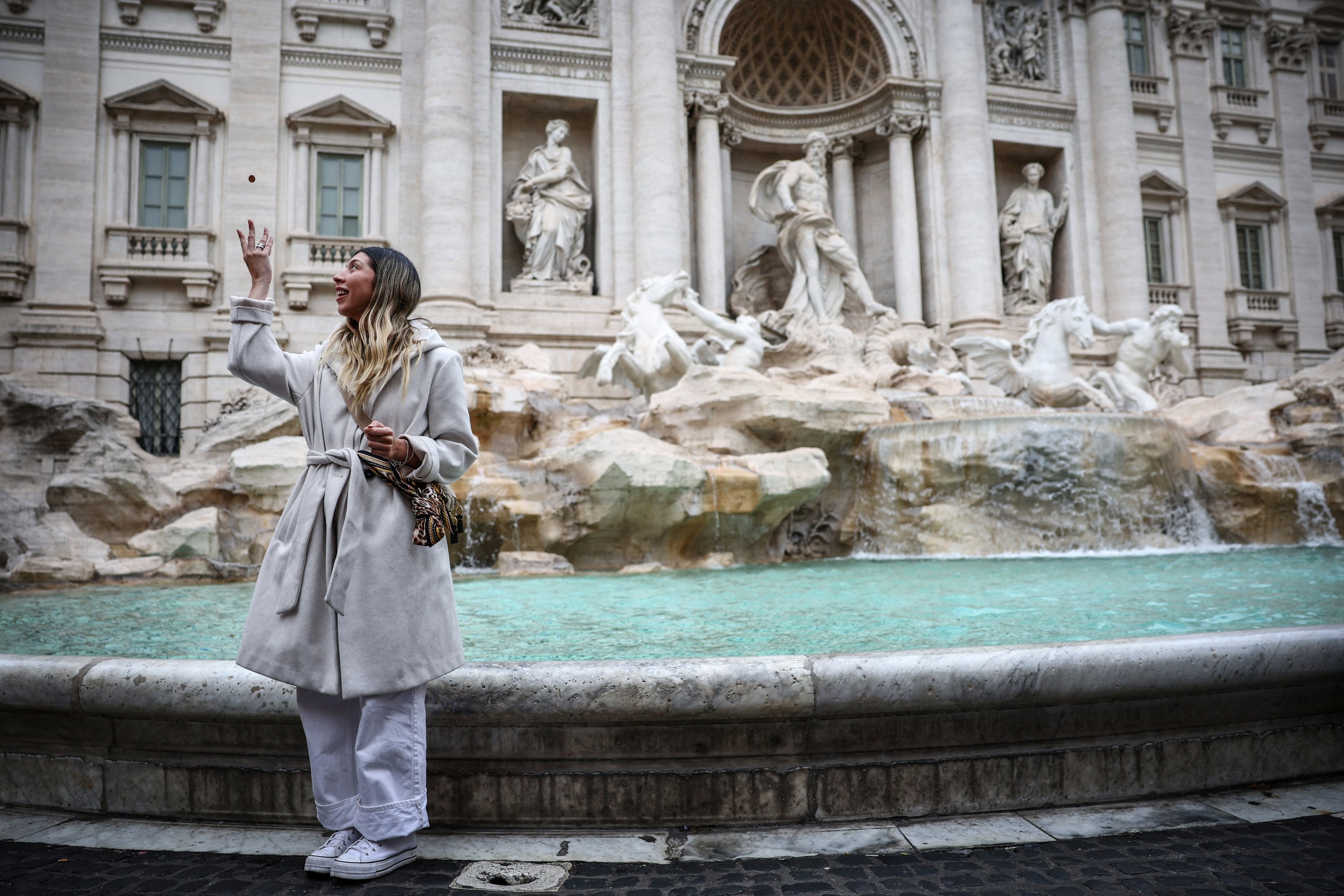 Make A Wish The Fate Of Coins Tossed In Rome s Trevi Fountain Daily 